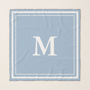 Bebé simple azul con bufanda de monograma blanco