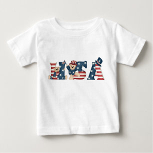 Bebé Teddy de un niño en EE.UU. lleva una camiseta