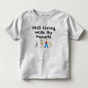 Bebé Todavía vivo con la camiseta de mi padre