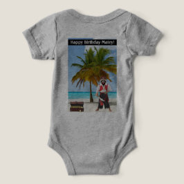 bebé una pieza. ¡Feliz cumpleaños Matey! Racoon/ni