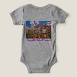 bebé una pieza. Feliz cumpleaños, princesa roja