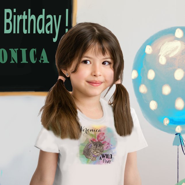 Bebé Una Salvaje Cinco - Camiseta de Cumpleaños de Chic (A Wild Five - Cat Girl Birthday T-Shirt close up)