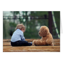 Bebé y oso de peluche