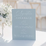 Bebida de firma Menú Boda azul y blanco turbio<br><div class="desc">Con una sofisticada combinación de azul y blanco crujiente y suaves, la carta ofrece una deliciosa selección de sus bebidas caseras en un moderno diseño de moda. Perfecto para una temática boda de diseño y cohesionada, sirve a la vez de guía funcional para los clientes y de decoración elegante. Como...</div>