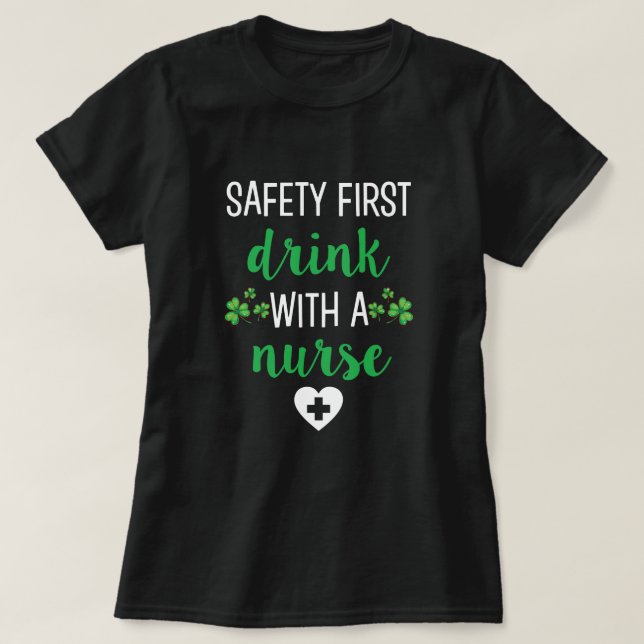 Bebida de la seguridad primero con una camiseta (Diseño del anverso)