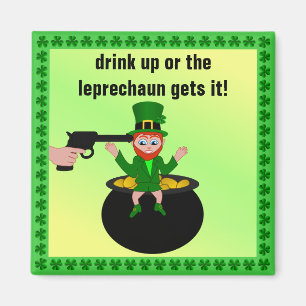 Bebida del día de St Patrick encima del imán