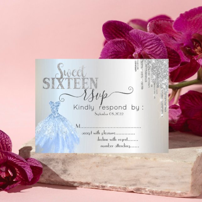 Bebidas plateadas Vestido azul Dulce 16 Invitación (Subido por el creador)