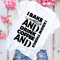Bebo café y sé cosas camisetas