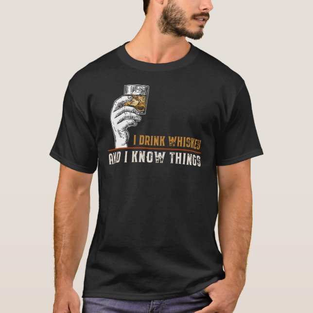 Bebo Whiskey y sé cosas camisetas clásicas (Anverso)
