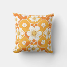 bella almohada con cubierta de naranja de flores b
