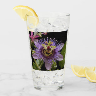 Belleza enigmática: la flor de pasión púrpura