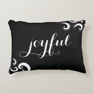 bello acento negro de lujo tirando almohada