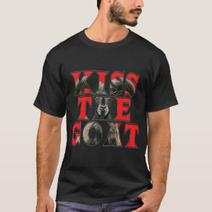 Besa la camiseta con el logo antiguo de la cabra