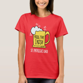 Besa la camiseta de la cerveza irlandesa del día d