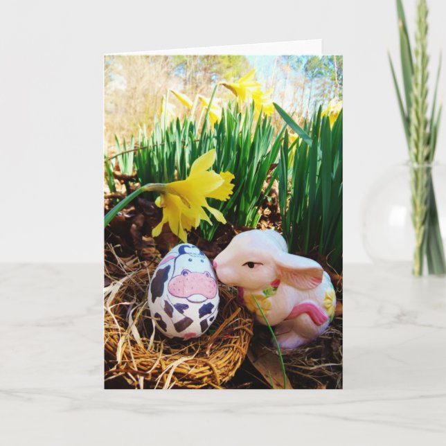Besado de conejo de Pascua con tarjeta de vacacion (Anverso)