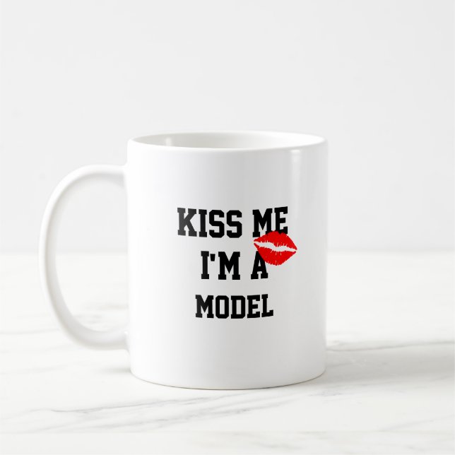 Bésame a una taza de modelo (Izquierda)