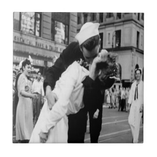 Besar la teja del beso de Couple.Hug