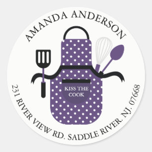 Bese la etiqueta autoadhesiva de la dirección de