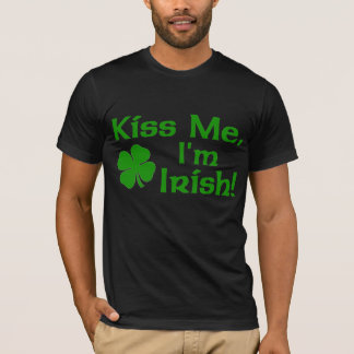 Béseme que soy camiseta irlandesa