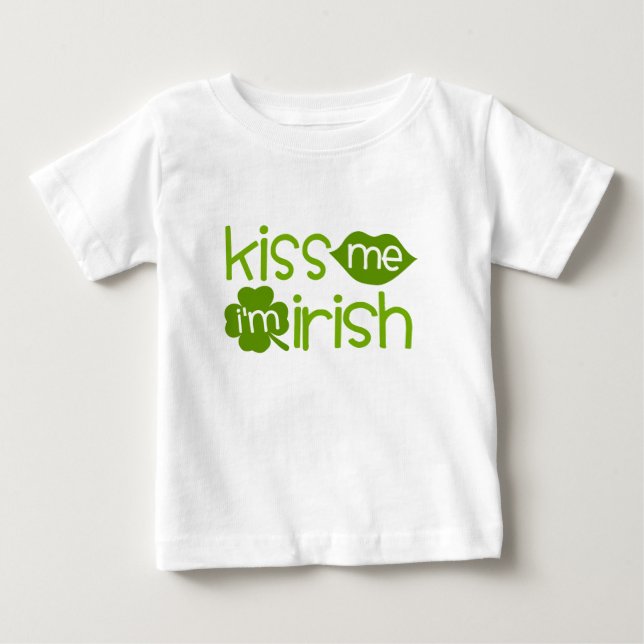 Béseme que soy camiseta irlandesa del niño (Anverso)