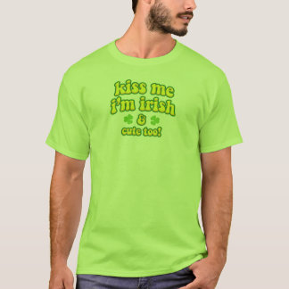 ¡Béseme que soy irlandés y lindo también! Camiseta