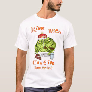 Beso con la camiseta de la precaución