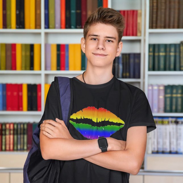 Beso de arcoiris camiseta LGBT (Subido por el creador)