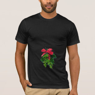 Beso del muérdago debajo de la camiseta del