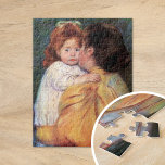 Beso materno | El rompecabezas de Mary Cassatt Jig<br><div class="desc">El Beso Materno (1896) de Mary Cassatt es un retrato conmovedor de un momento tierno entre una madre y un hijo. La pintura captura el vínculo íntimo mientras la madre besa suavemente a su hijo, ambas figuras representadas con suaves y delicadas pinceladas. El uso de colores cálidos por parte de...</div>