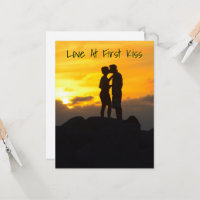 Besos de pareja en las rocas en Key West