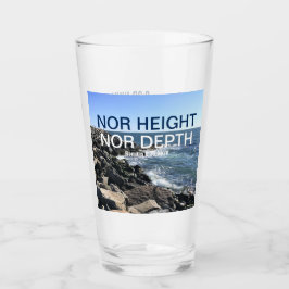 Biblia inspiradora frente a olas del mar Azul