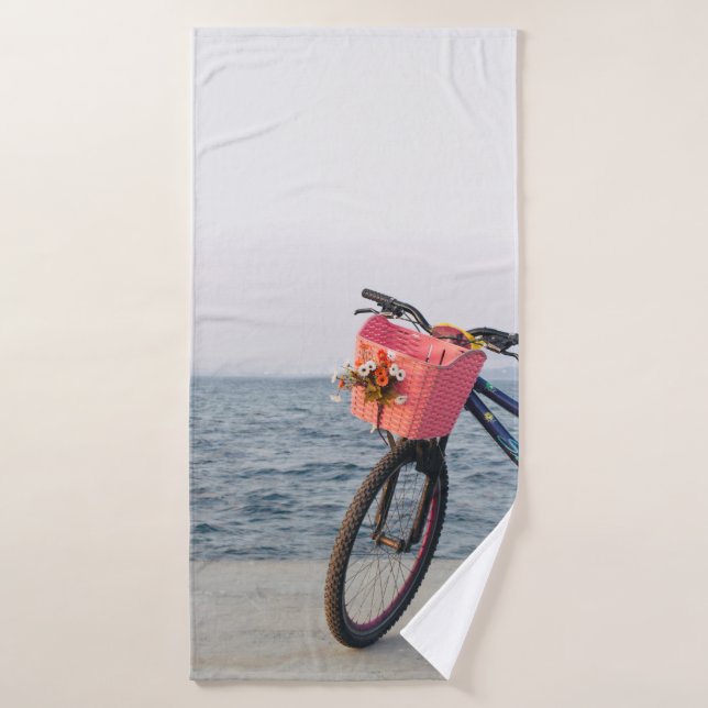 Bicicleta azul y negro con cesta (Toalla de baño)