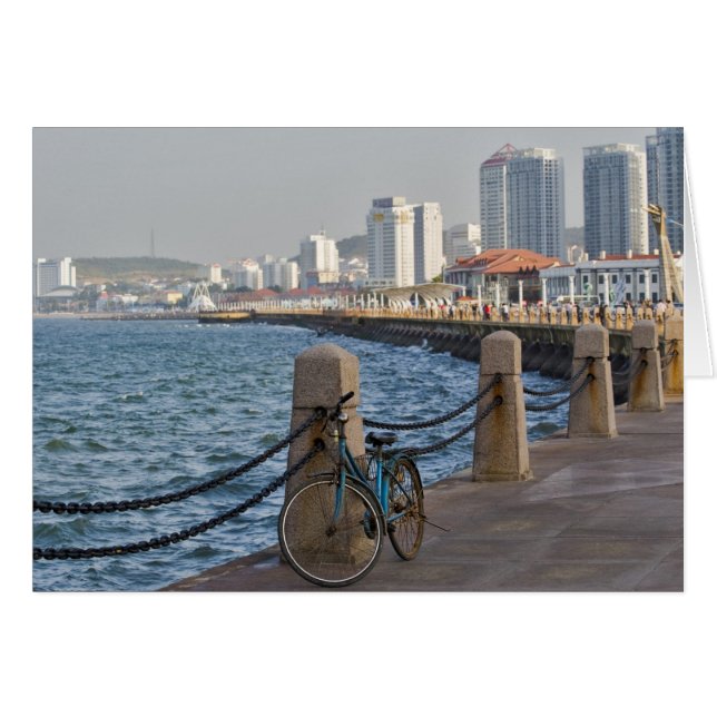 Bicicleta en el paseo marítimo con la silueta de l (Anverso (Horizontal))