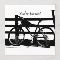 ©Bicicleta negra y blanca en la invitación persona