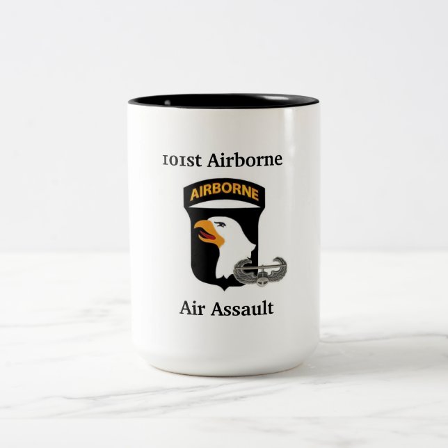 Bicolor 101o Taza del ataque aéreo de la división (Centro)