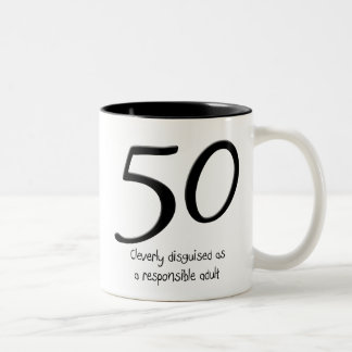 Bicolor 50.o Taza del disfraz del cumpleaños