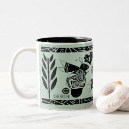 Bicolor Abejas antiguas y flores en la taza de oro