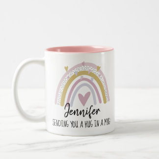 Bicolor abrazo en una taza pensando en ti