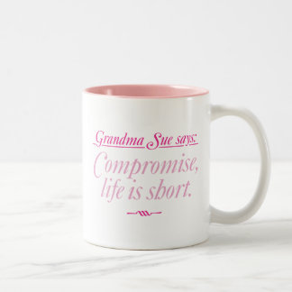 Bicolor Abuela Sue Dice Taza de Dos Tonos Comprometida