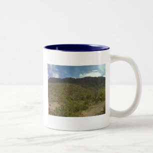 Bicolor Cielo azul con la taza del salto de Apache