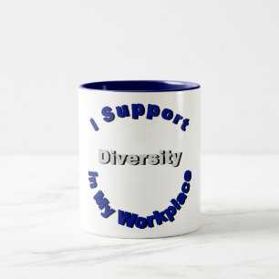 Bicolor Diversidad de la ayuda en mi taza del lugar de