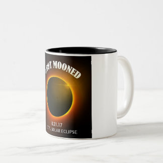 Bicolor Eclipse solar total conseguí la taza de café