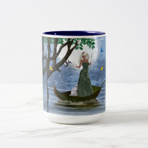Bicolor Elf con gato blanco montando en una taza de cacao 