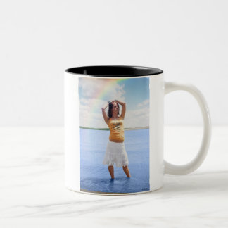 Bicolor En taza del arco iris de Lanissa de la memoria