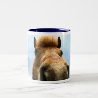 Bicolor Feliz cumpleaños del caballo, taza del saludo del