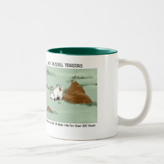 Bicolor Jack Russell Terrier que cava la taza