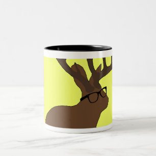 Bicolor jackalope con la taza de los vidrios