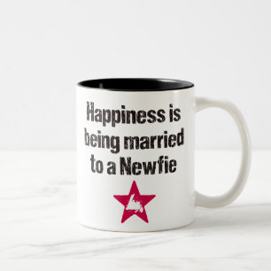 Bicolor La felicidad está siendo casada con una taza de