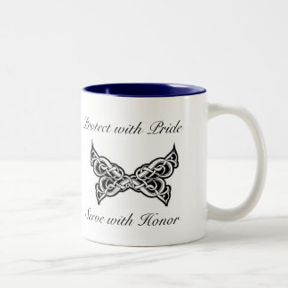 Bicolor La policía tatúa la taza