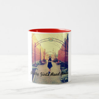 Bicolor ¡Los chicas bonitos leyeron los libros! Taza
